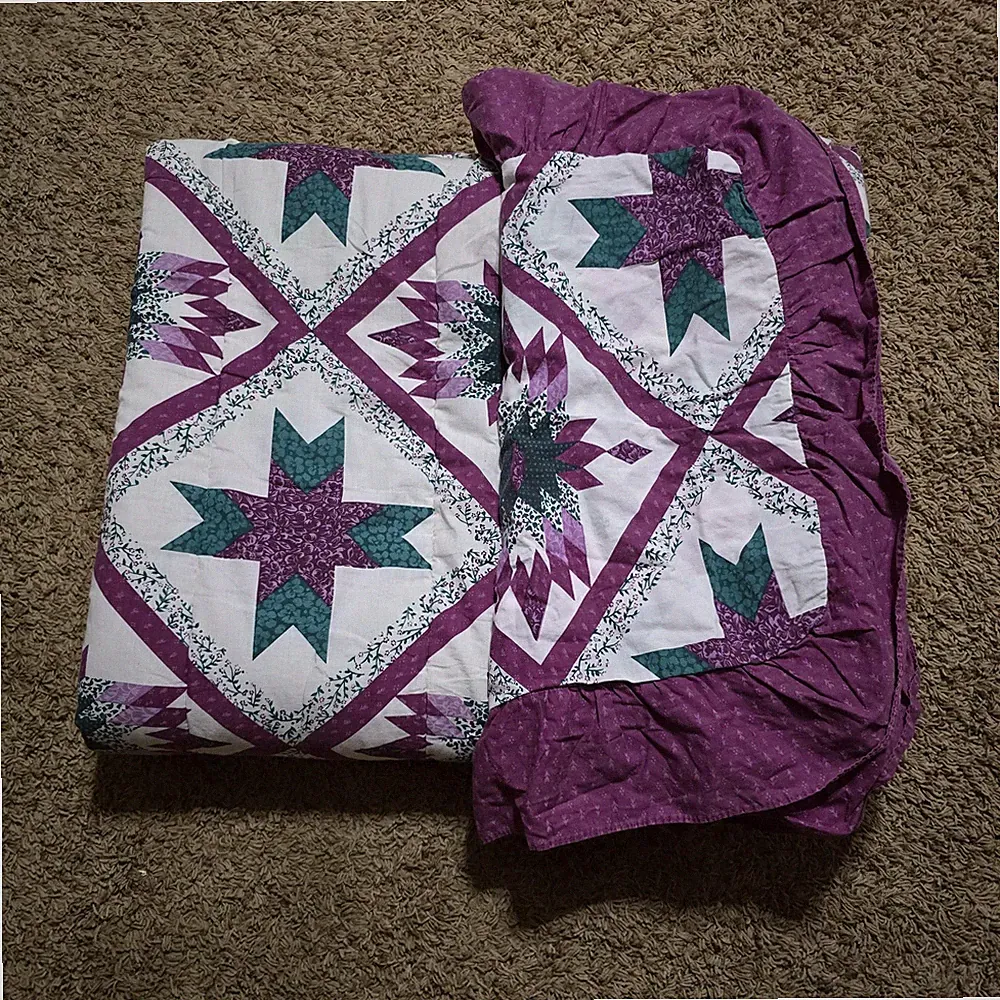 paw twin size Reversible quilt with shams 95"x53"